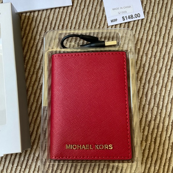 Michael kors charging wallet Clearance